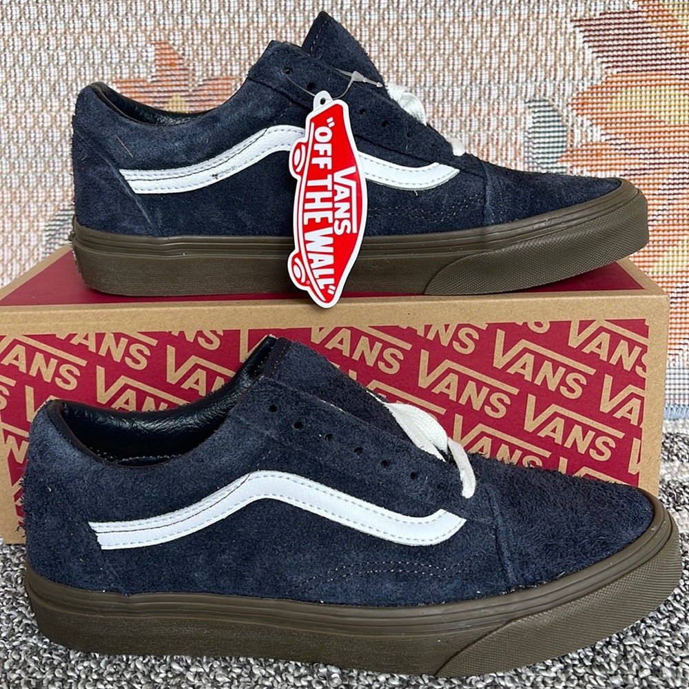 Vans Men’s Old Skool
Hairy Suede Dark Navy
VN0005UADNV
Sneakers - Picture 2 of 16